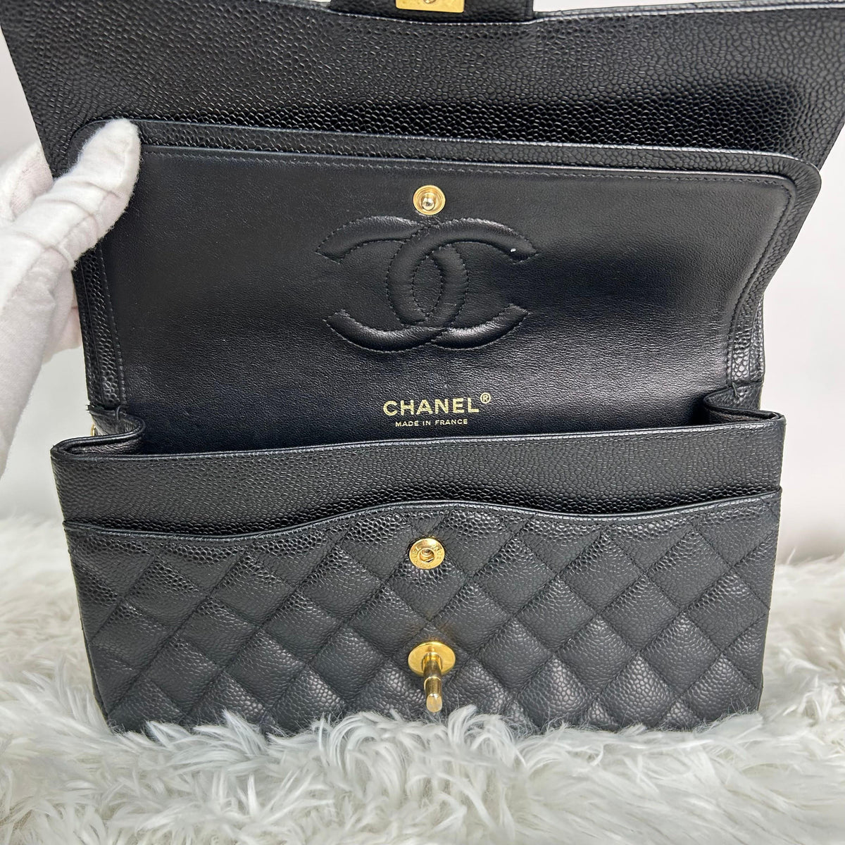 Pre-owned CHANEL Leather Shoulder Bags Classic Flap Medium Caviar Bag