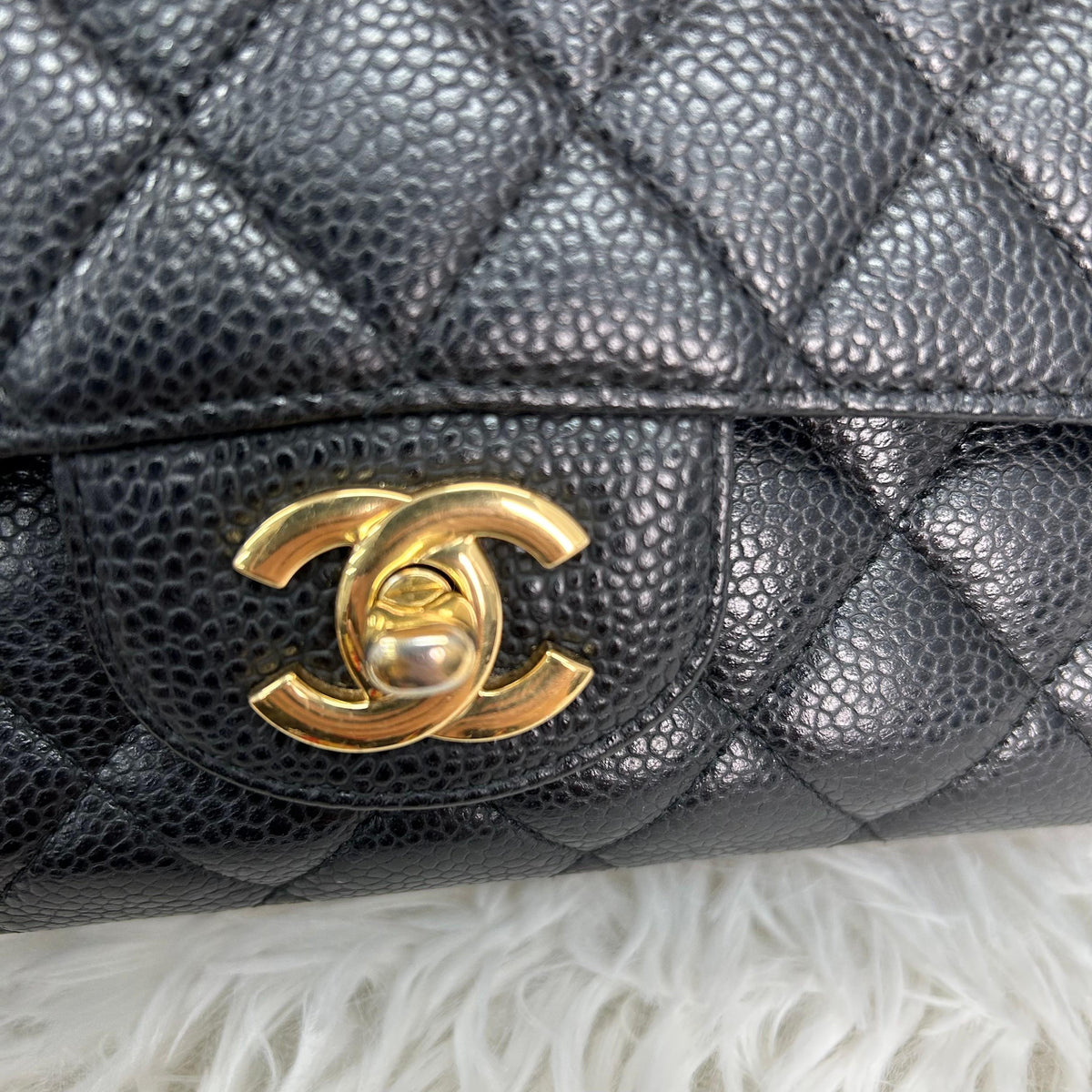 Pre-owned CHANEL Leather Shoulder Bags Classic Flap Medium Caviar Bag
