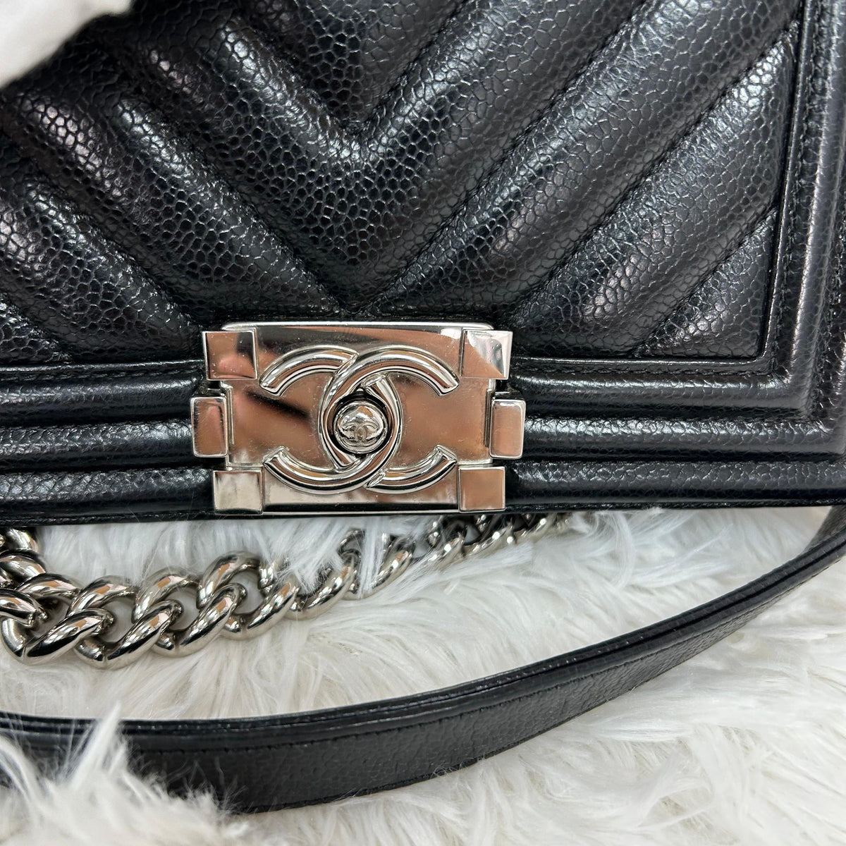 Pre-owned CHANEL Leather Shoulder Bags