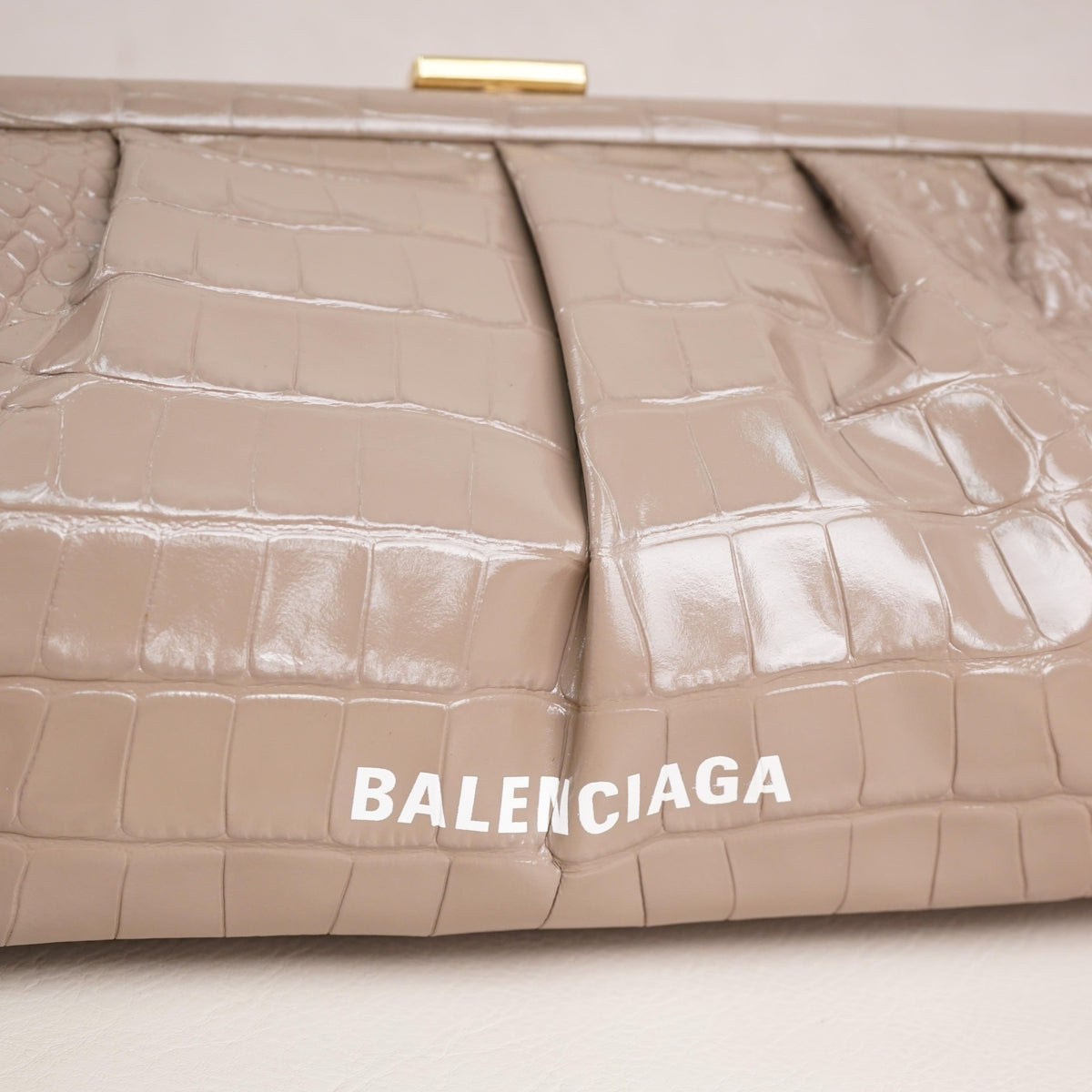 Pre-owned Balenciaga Calfskin Crossbody Bags Gossip Glossy Croc Embossed Leather Clutch Crossbody