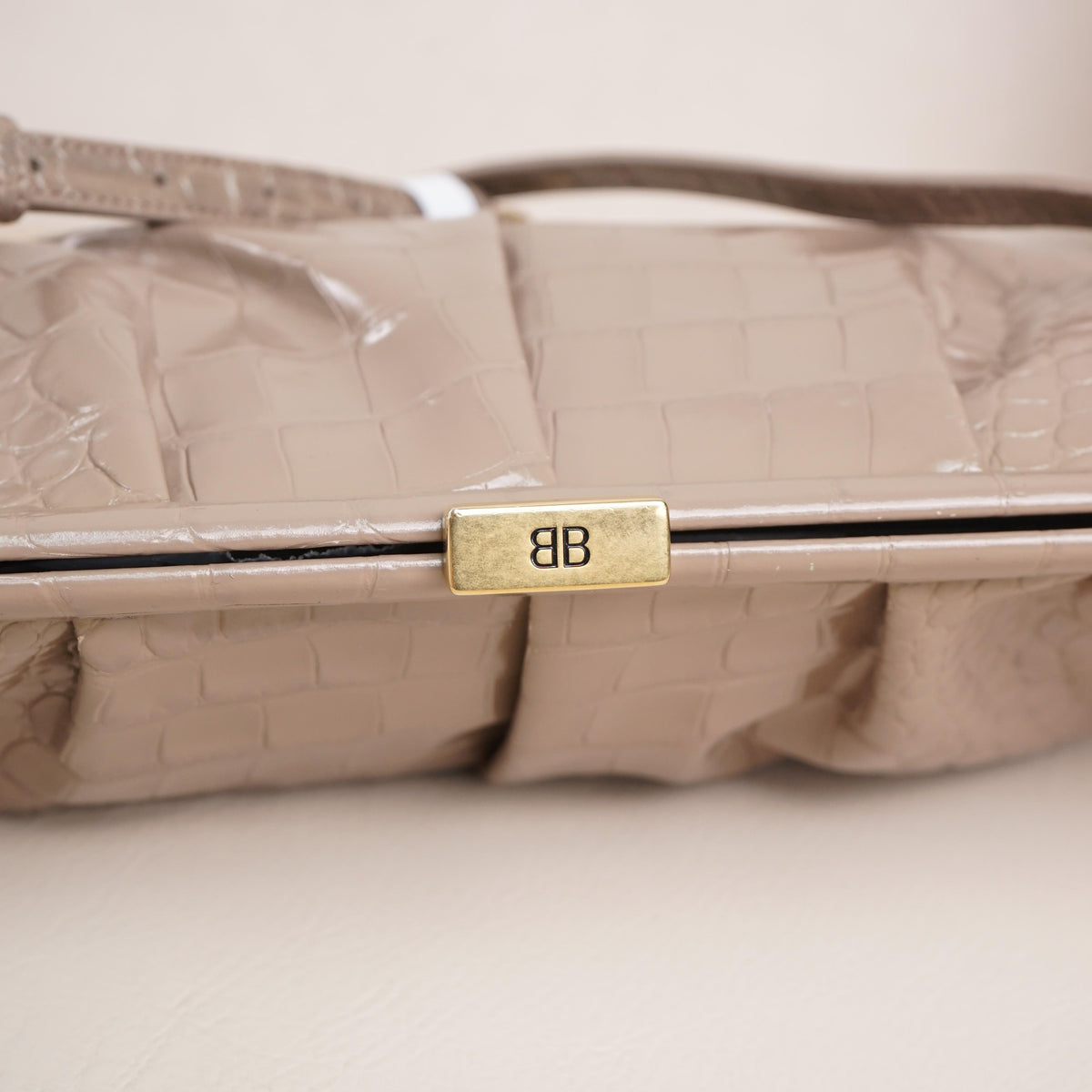 Pre-owned Balenciaga Calfskin Crossbody Bags Gossip Glossy Croc Embossed Leather Clutch Crossbody