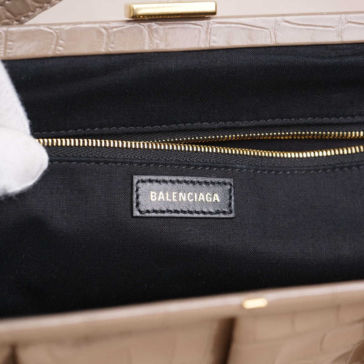Pre-owned Balenciaga Calfskin Crossbody Bags Gossip Glossy Croc Embossed Leather Clutch Crossbody