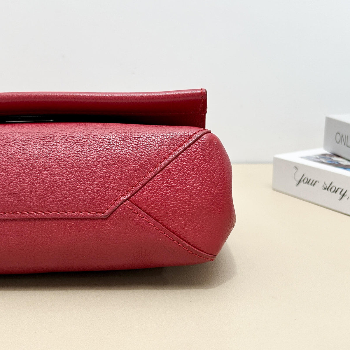 Lockme Red Grained Chain Crossbody Bag
